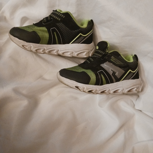Athletic Works light up toddler sneakers - Picture 1 of 16